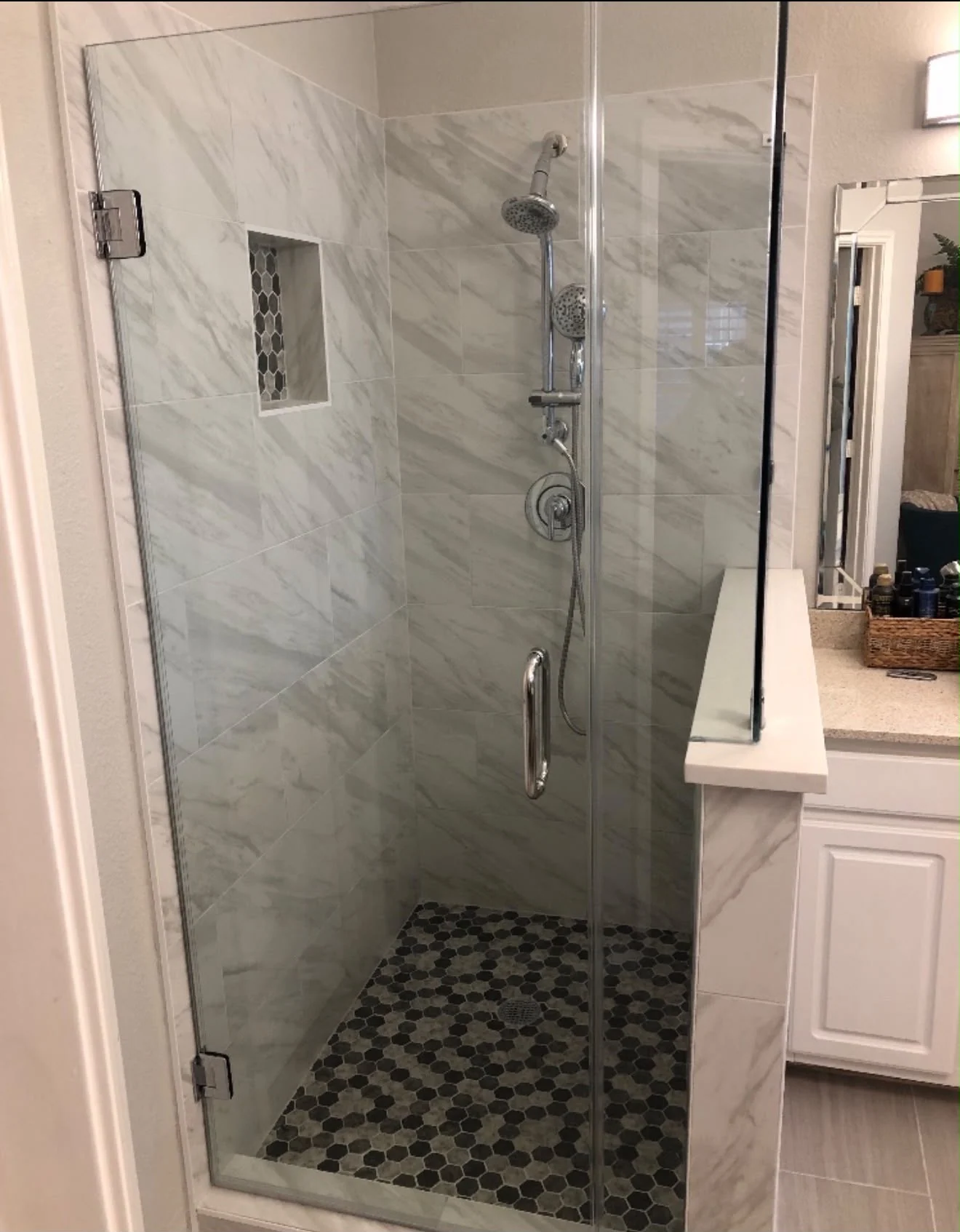 Bathroom remodel completed by LL General Contractor in Houston, project 17