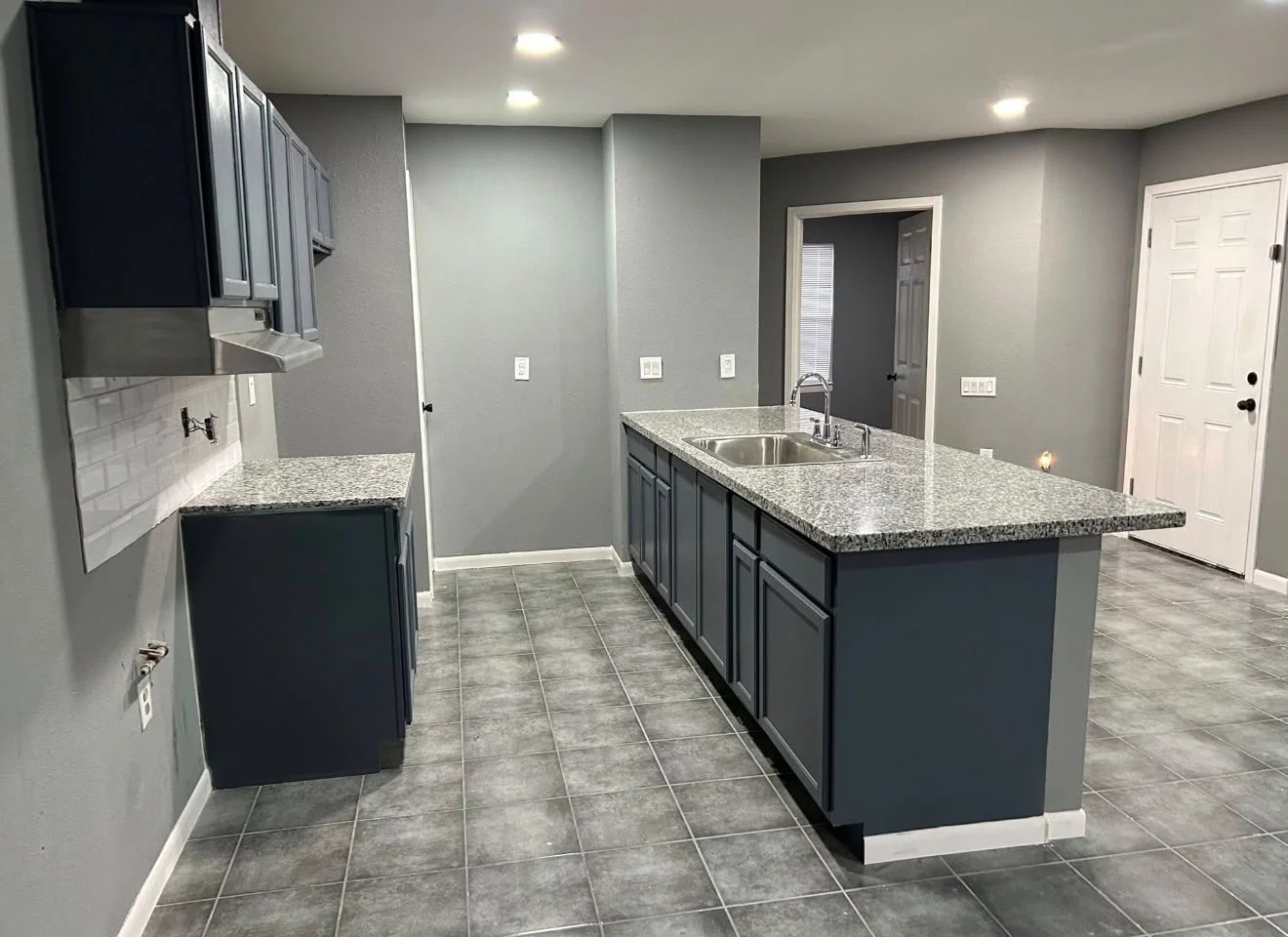 Kitchen remodel completed by LL General Contractor in Houston, project 9